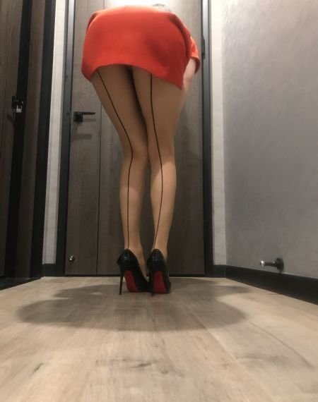 护士被老头边摸边吃奶的视频_720免费播放