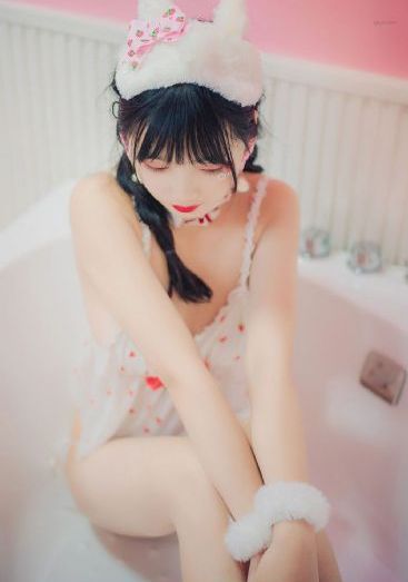 脱了她裙子摸进她的内裤亲吻动漫_BD在线观看